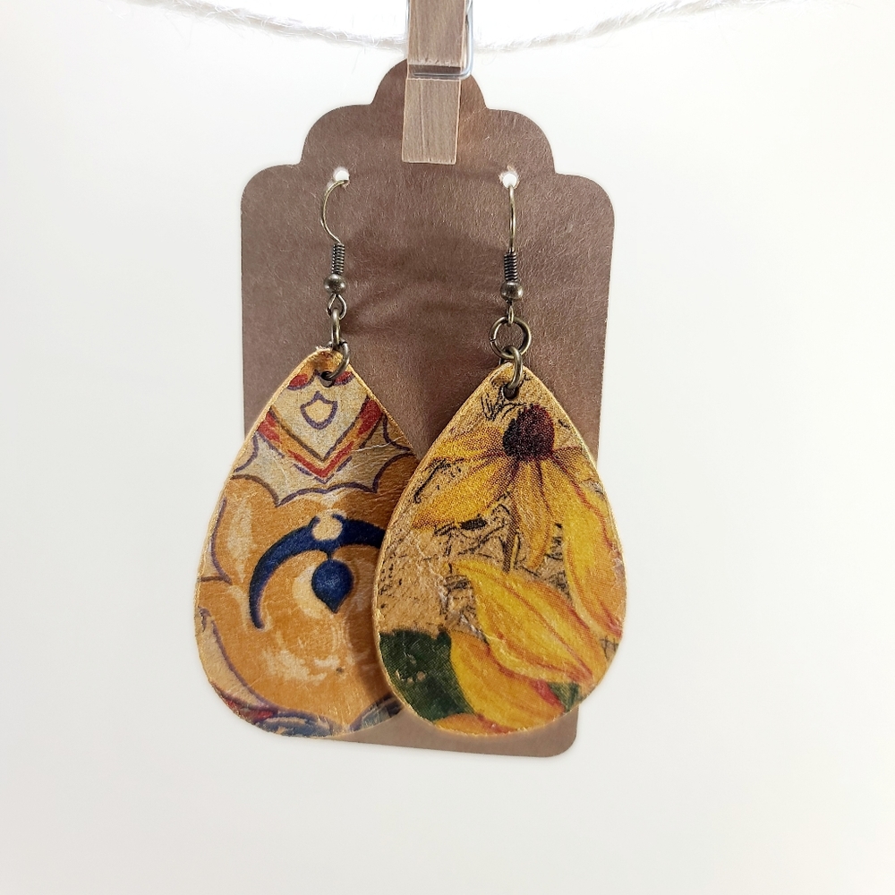 Women's dangle earrings